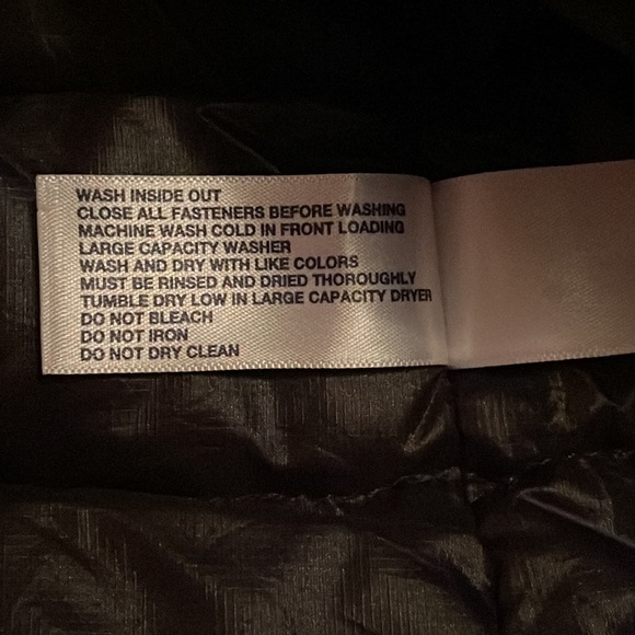 GAP Puffer Vest - Picture 7 of 10